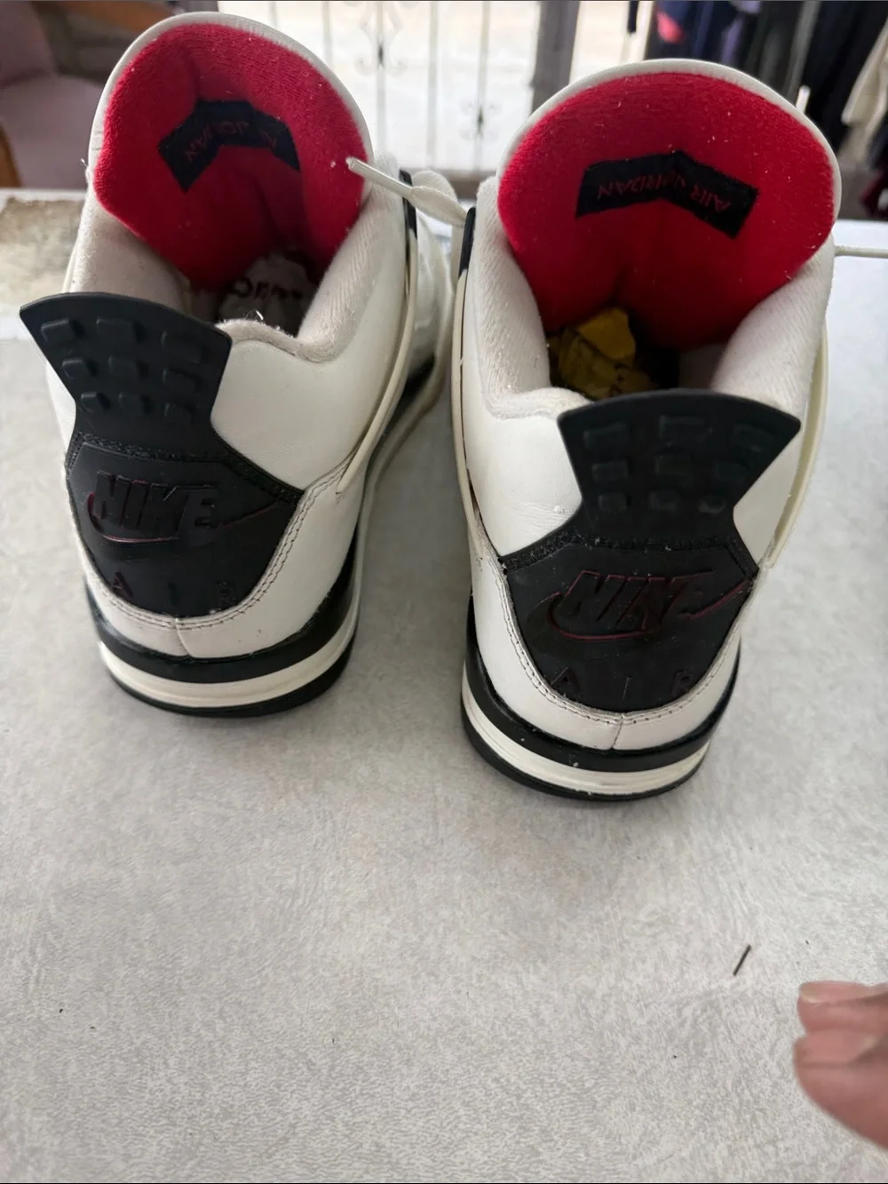 Jordan 4 flight club Men’s Sneakers White with Black and Red Accents w/box 9.5